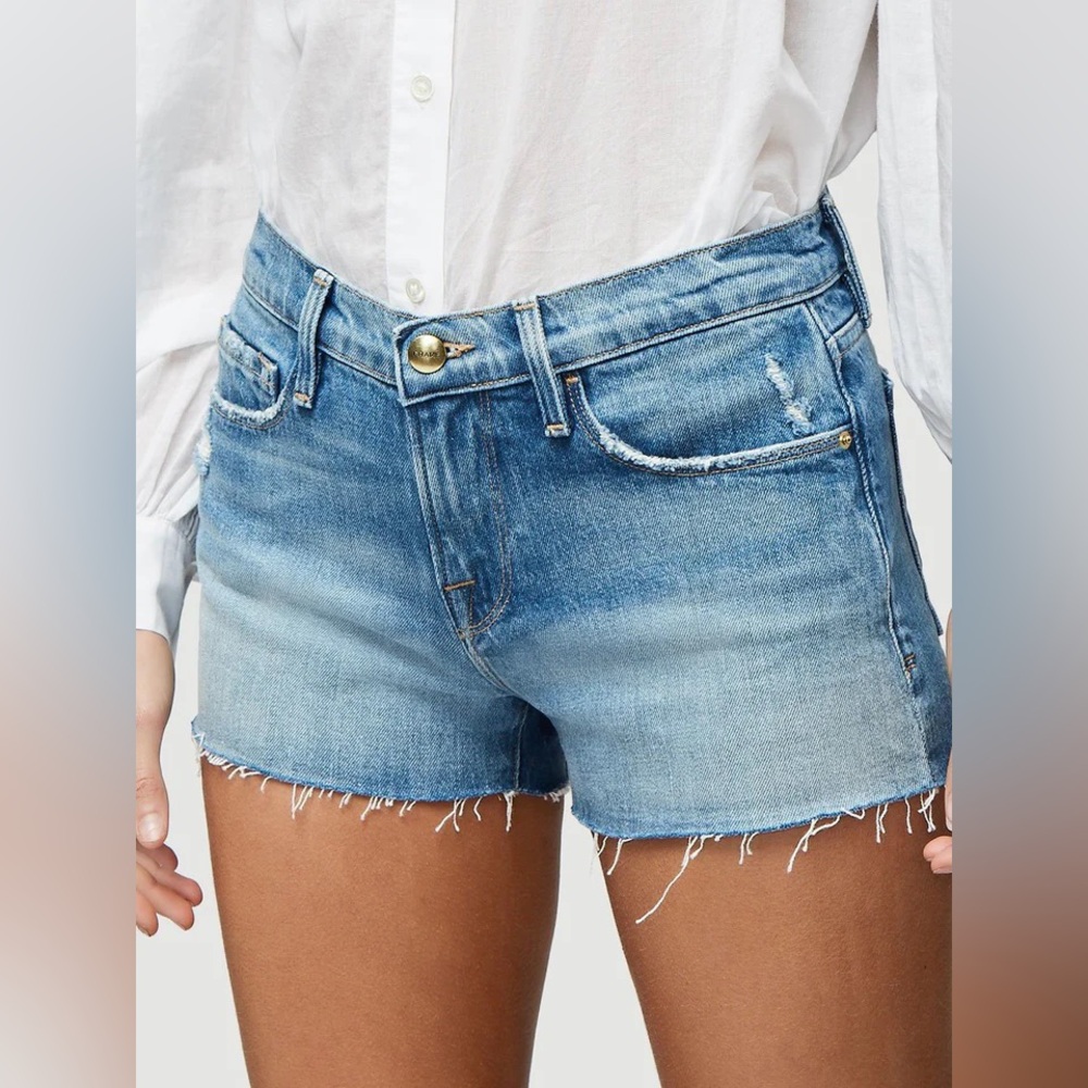 FRAME - Le Cut Off Raw Edge Short in Underground Size 23